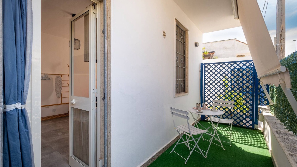 Sant'Isidoro Apartment | Apartment 'Oasi Del Conte Tre' with Private Terrace and Air Conditioning