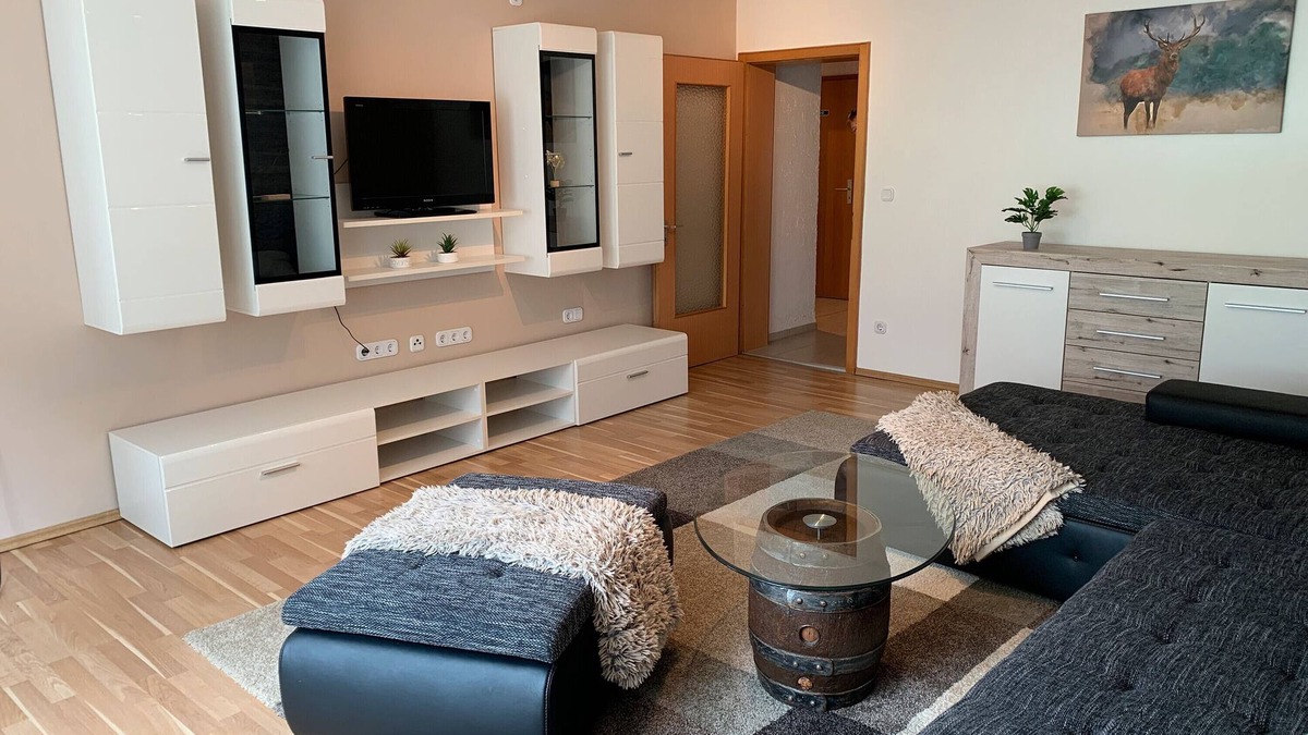 Maibrunn Apartment | Apartment 'Ödbach' with Shared Terrace, Private Garden and Wi-Fi