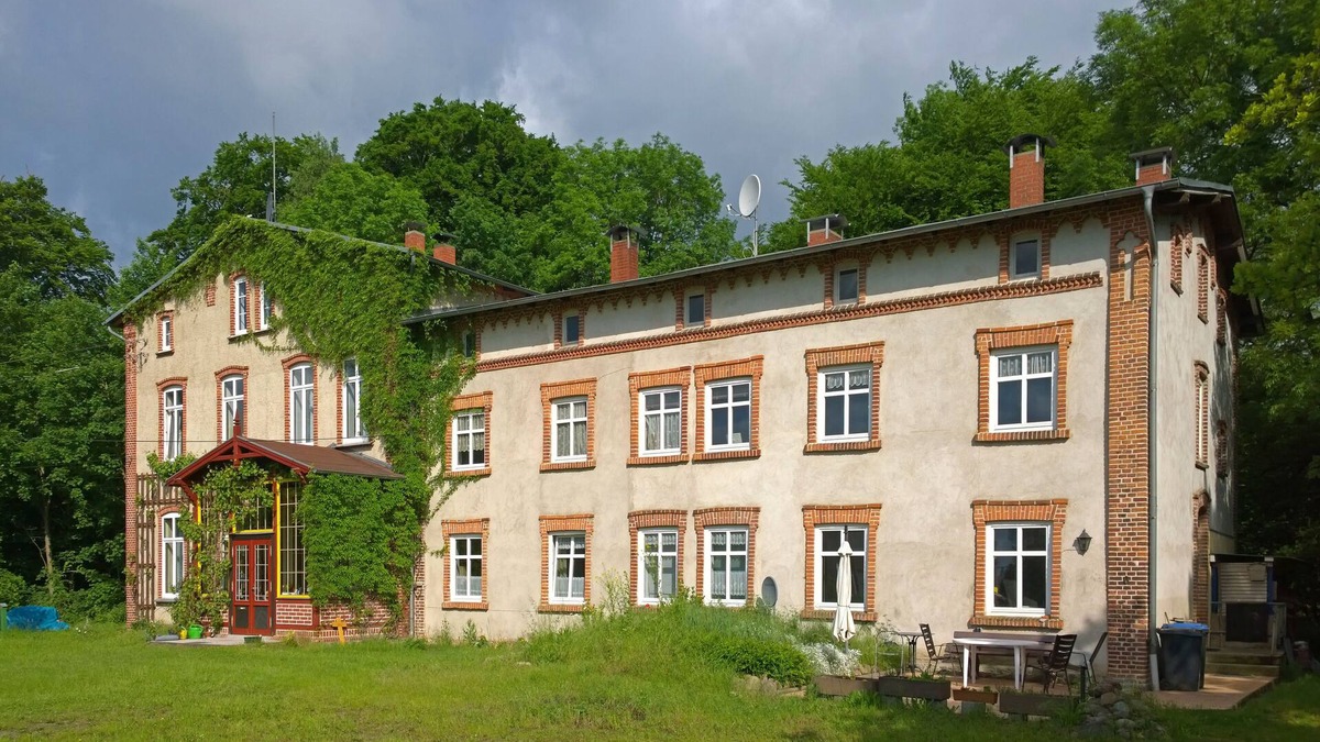 Lalendorf House | Apartment of the farmhouse Alt Krassow