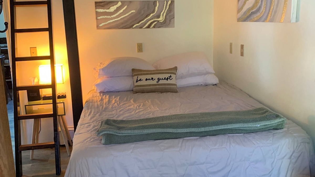 Brunswick Apartment | Apartment on Boody Street, walk to Bowdoin College. Pet-friendly!