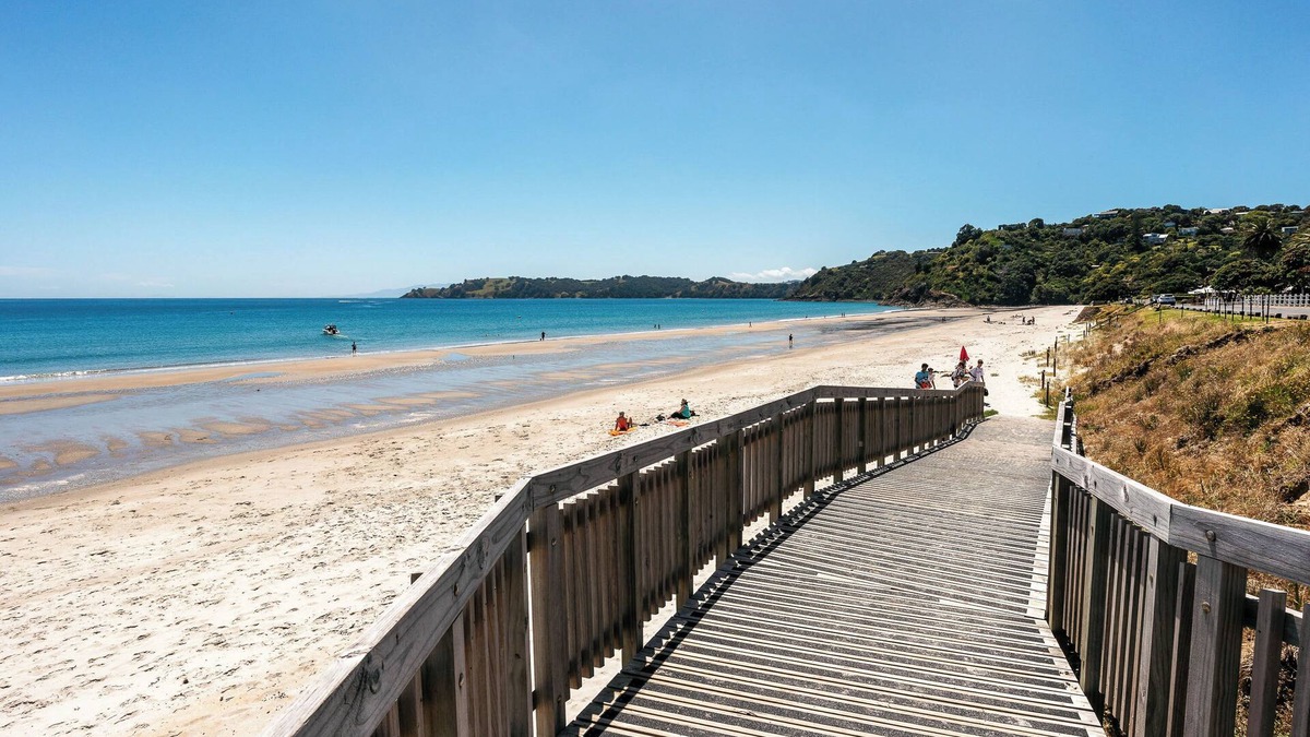 Onetangi Apartment | Apartment On The Beach