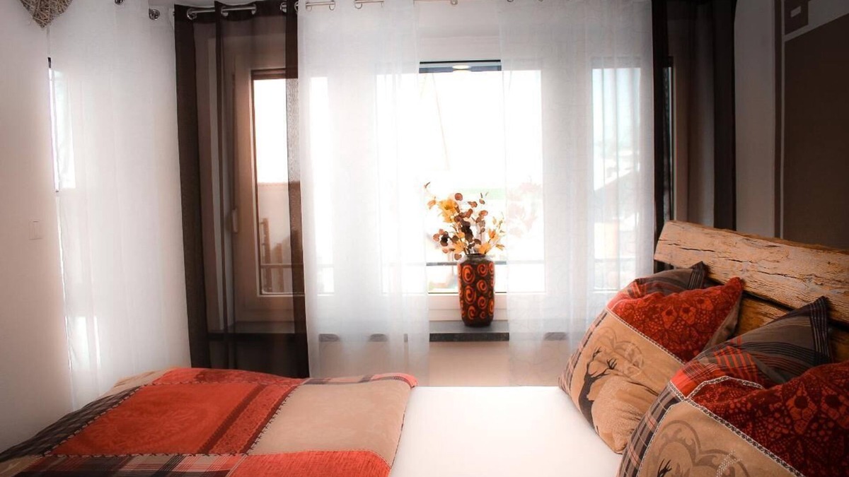 Viechtach Apartment | Apartment on the first floor with two bedrooms (75sqm)
