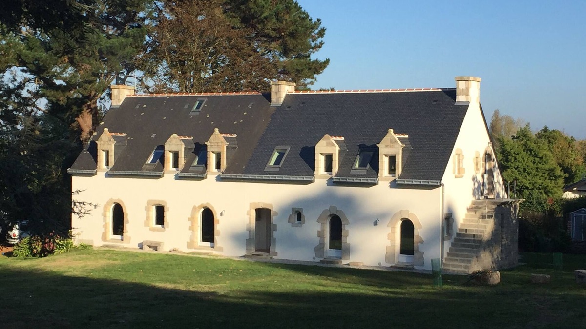 Locmariaquer House | Apartment on the ground floor of a superb farmhouse in a landscaped park. You will be there alone
