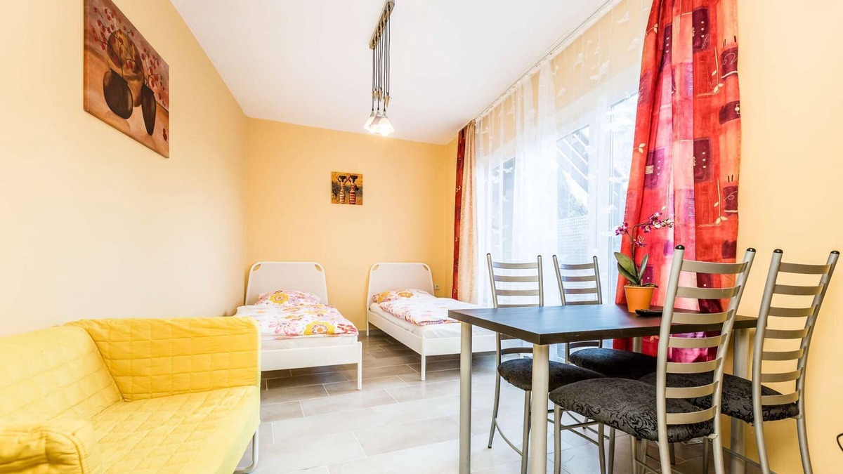 Muelheim Apartment | Apartment on the ground floor (W5) - 2x bedrooms - 4x single beds