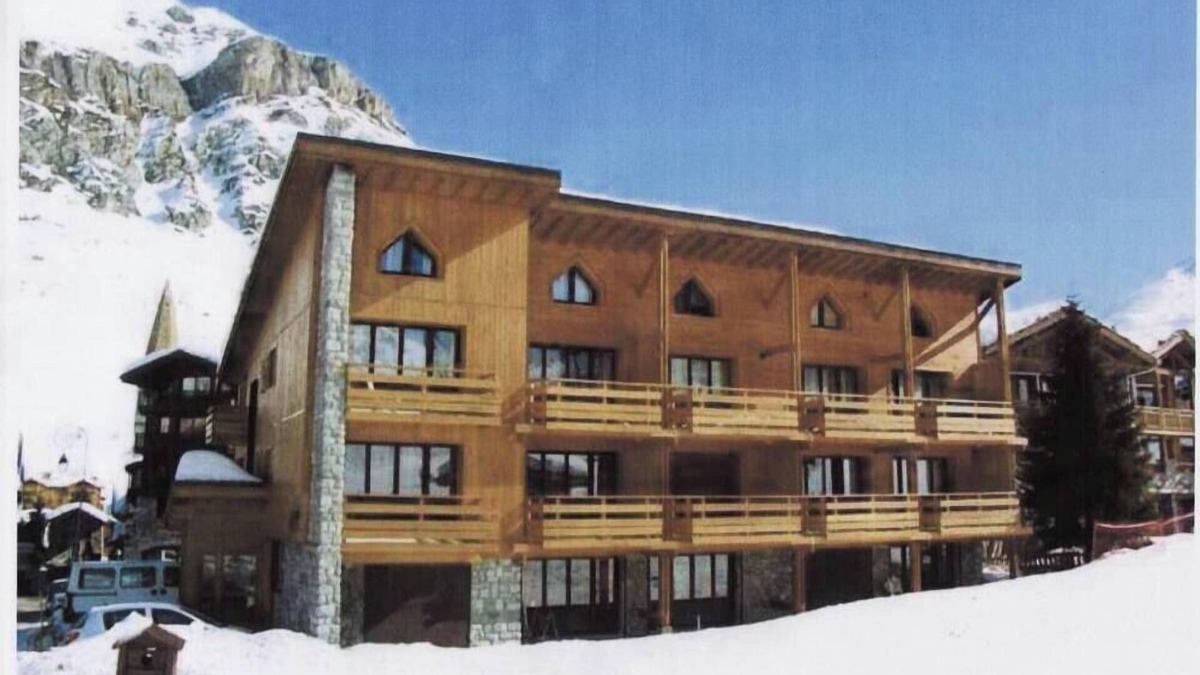 Val-d'Isere Apartment | Apartment on the snow front, ski-in ski-out free wifi