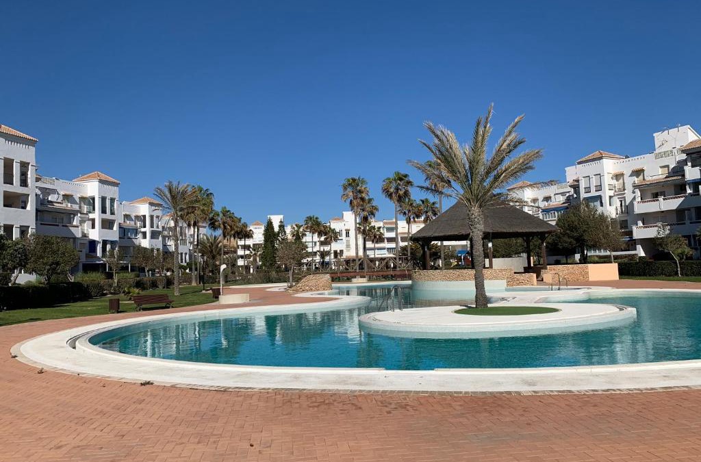 Almerimar Apartment | Apartment on Top Beach location next to the 27h golf and marina