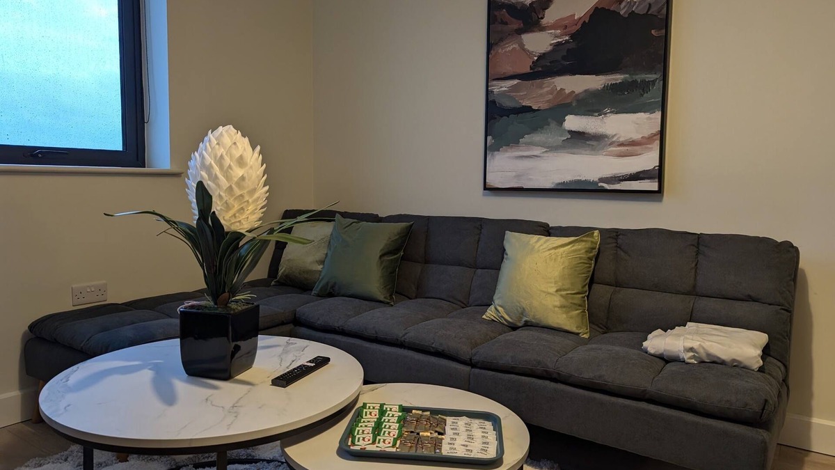 West Bromwich Apartment | Apartment-One Bedroom with Parking-Economy-Valley view-Private Bathroom
