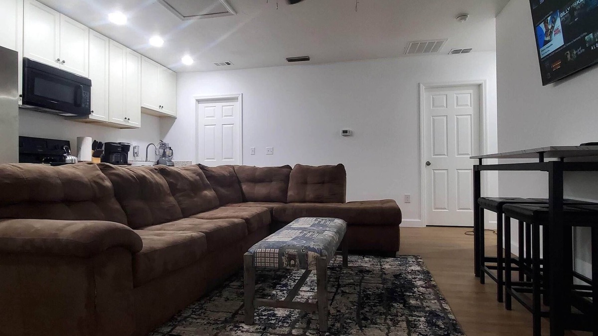 Tallahassee Apartment | Apartment: One unit of a duplex near FSU-B