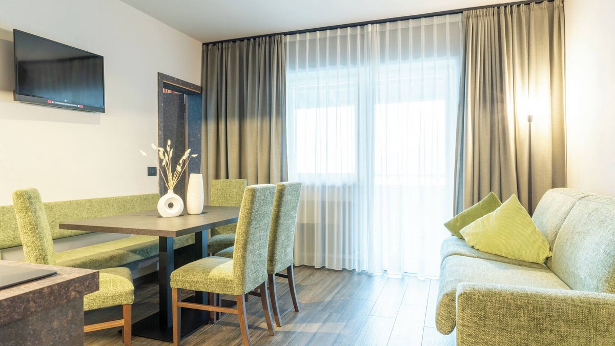 Martello Apartment | Apartment 'Opis Pennhaus' with view of the Alpes, Shared Terrace and Wi-Fi
