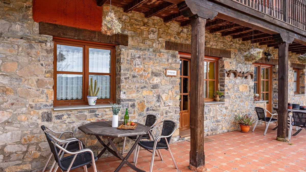 Tornon Apartment | Apartment 'Ortografía' with Mountain View, Private Terrace and Wi-Fi