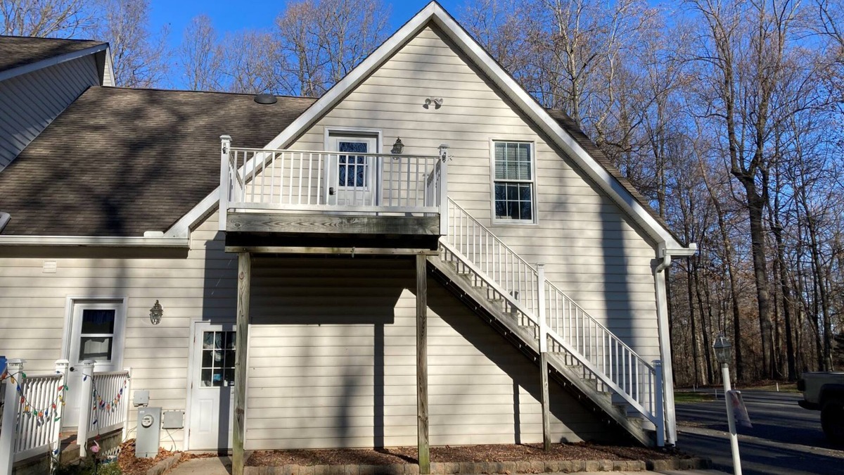 Forest Hill Apartment | Apartment over the garage, deep in the quiet woods, 2br.