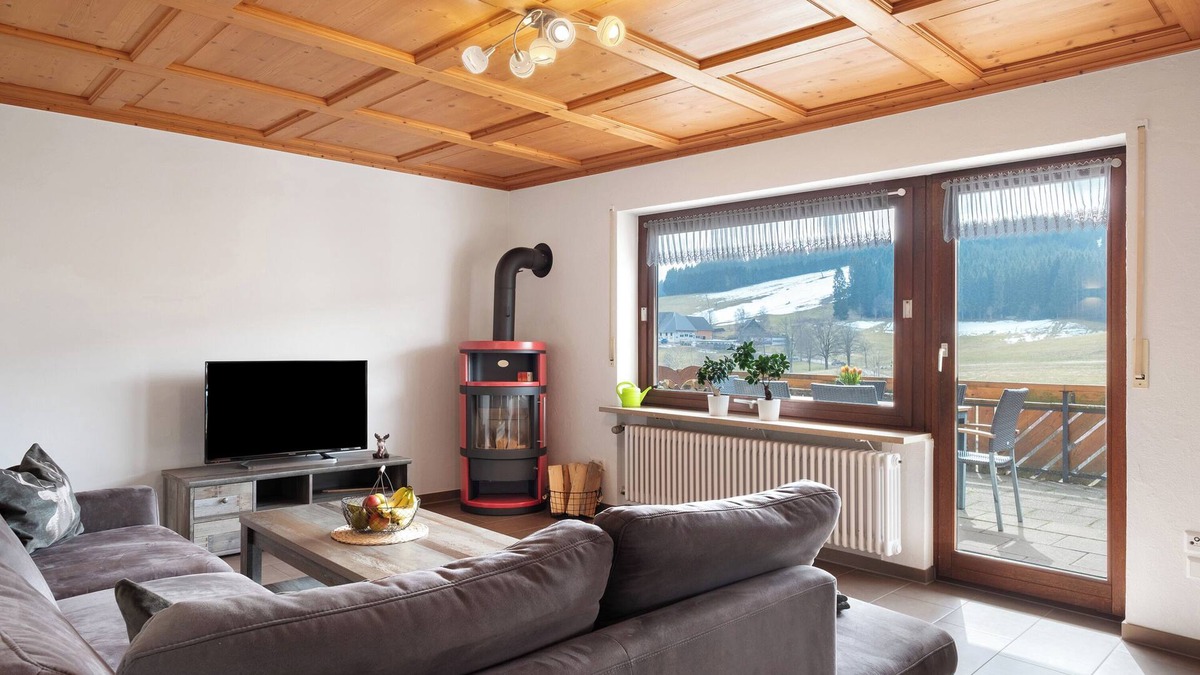 Waldau Apartment | Apartment 'Panorama' with Shared Garden, Balcony and Wi-Fi