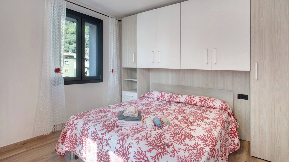 Grosio House | Apartment "Panorama Gaudì" with Mountain View, Balcony & Wi-Fi