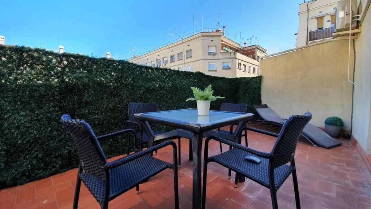 El Guinardo Apartment | Apartment 'Penthouse Girasol' with Private Terrace, Wi-Fi and Air Conditioning