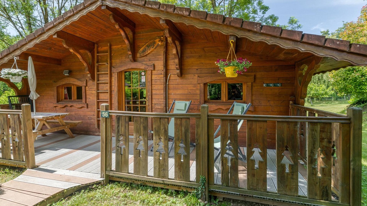 Vaulnaveys-le-Bas Apartment | Apartment 'Perce Neige' with Mountain View, Wi-Fi and Air Conditioning
