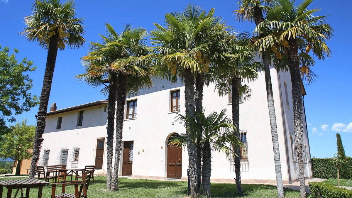 Fucecchio Apartment | Apartment Perfect for Couples In Holiday Home With Pool, Park, Wi-Fi & Hammocks!