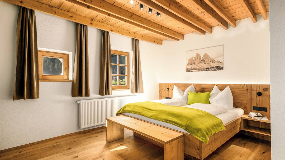 Casola Apartment | Apartment "Perfila Morgenrot" with Mountain View, Shared Garden & Wi-Fi