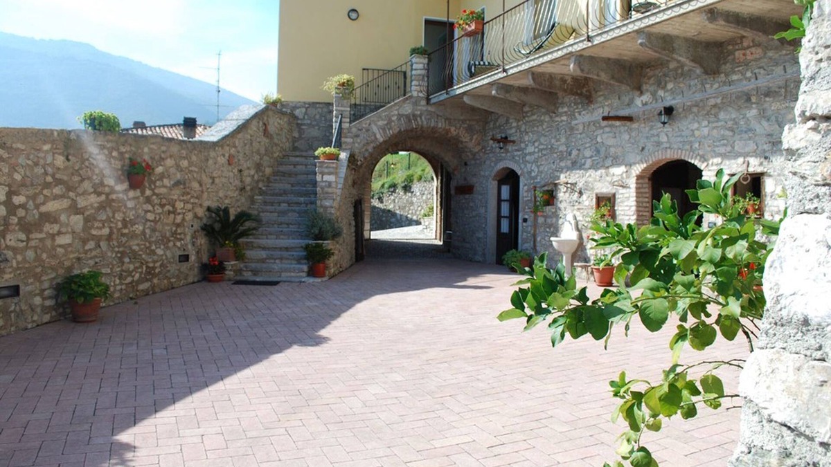Oldesio Apartment | Apartment permitted in absolute panoramic position, 5 km from Lake Garda, Pets