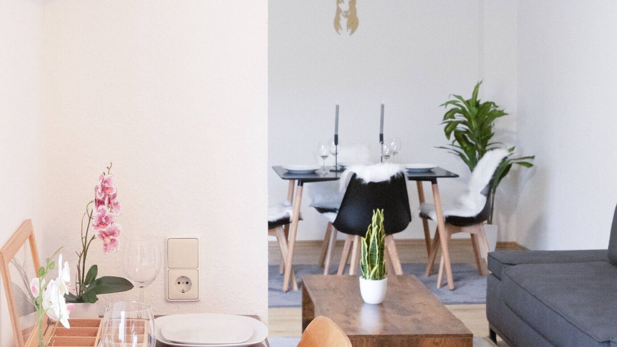 Finsterwalde Apartment | Apartment 'Peter' with central location, bathtub, Wi-Fi