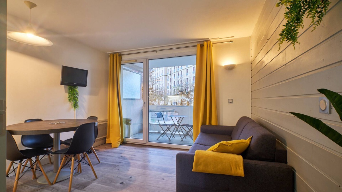 Allevard Apartment | Apartment 'Petit Cocon Proche Lac Et Stations' with Shared Pool, Balcony and Wi-Fi