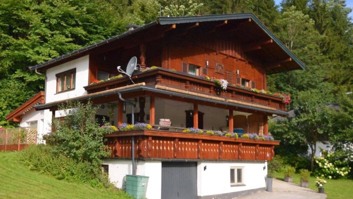 Koessen Apartment | Apartment "Petra" with Mountain View, Balcony & Wi-Fi