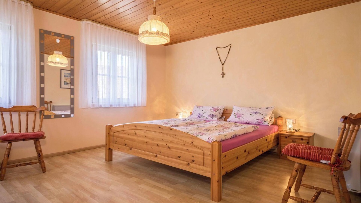 Tettnang Apartment | Apartment “Pfingstrose” on Farm close to Lake Constance with Wi-Fi, Garden & Pool