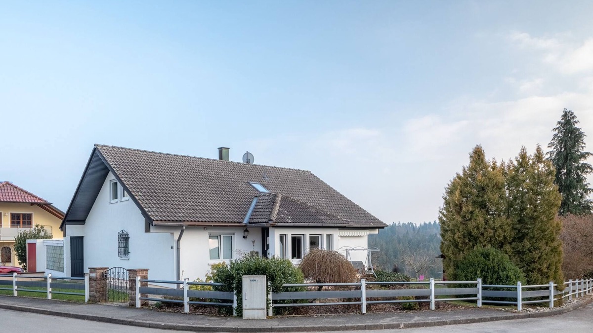 Herzogsweiler Apartment | Apartment 'Pia' with Balcony and Wi-Fi