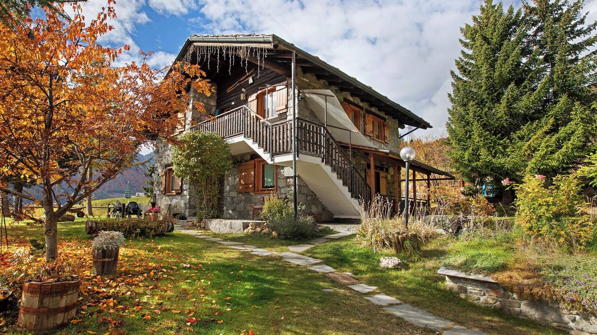 Gimillan Apartment | Apartment 'Piccolo Paradiso' with Mountain View, Private Garden and Wi-Fi