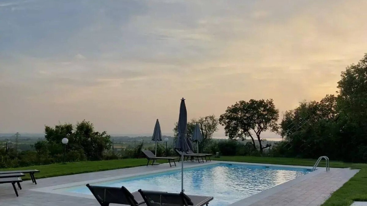 Pastrengo Apartment | Apartment placed in private facility, great for families, close to parks.