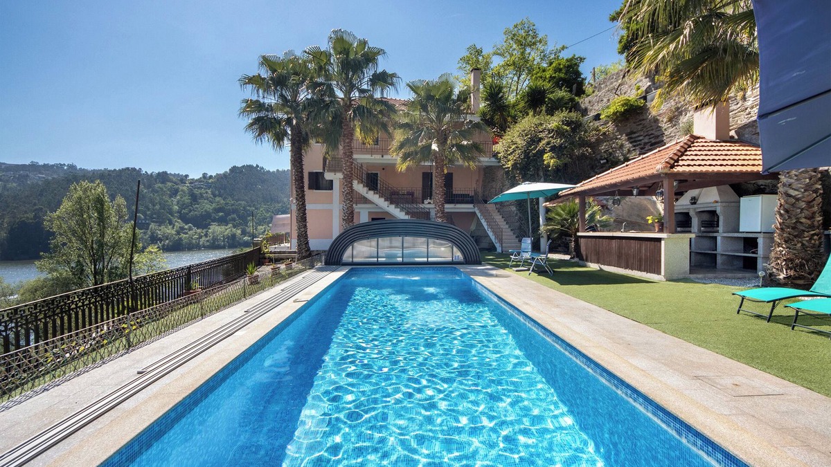 Esposade Apartment | Apartment 'Porto Douro - 1' with Shared Pool, Shared Terrace and Wi-Fi