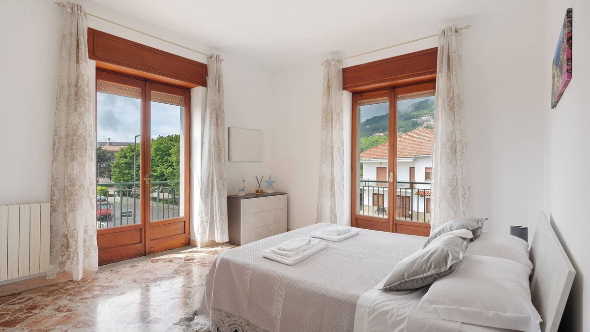 Bomerano Apartment | Apartment 'Positano Vista Monti' with Shared Garden, Balcony and Wi-Fi