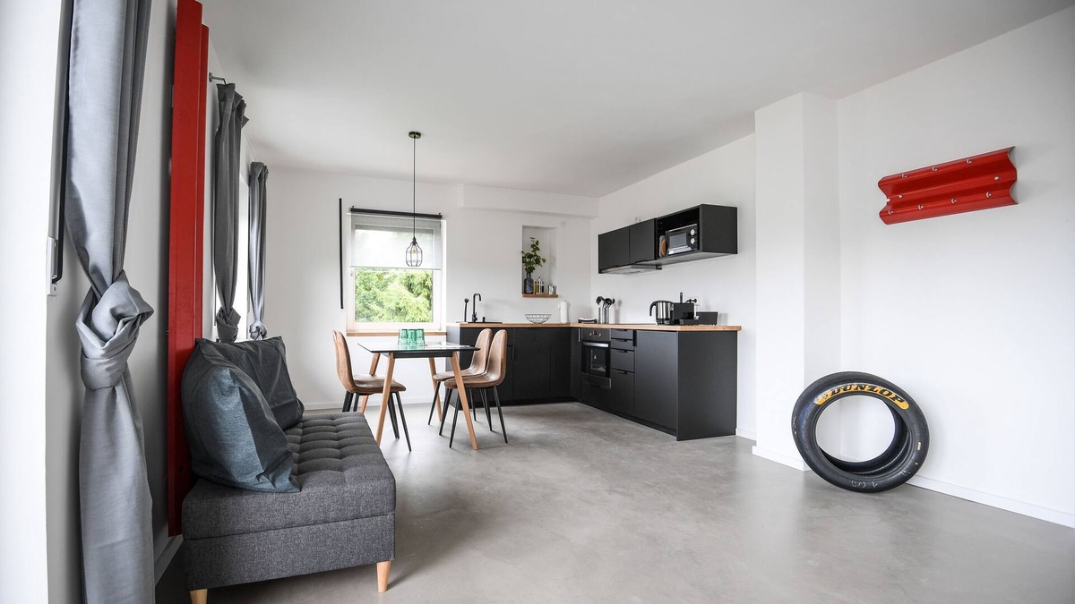Reimerath Apartment | Apartment-Private Bathroom-Balcony-3-Breidscheid