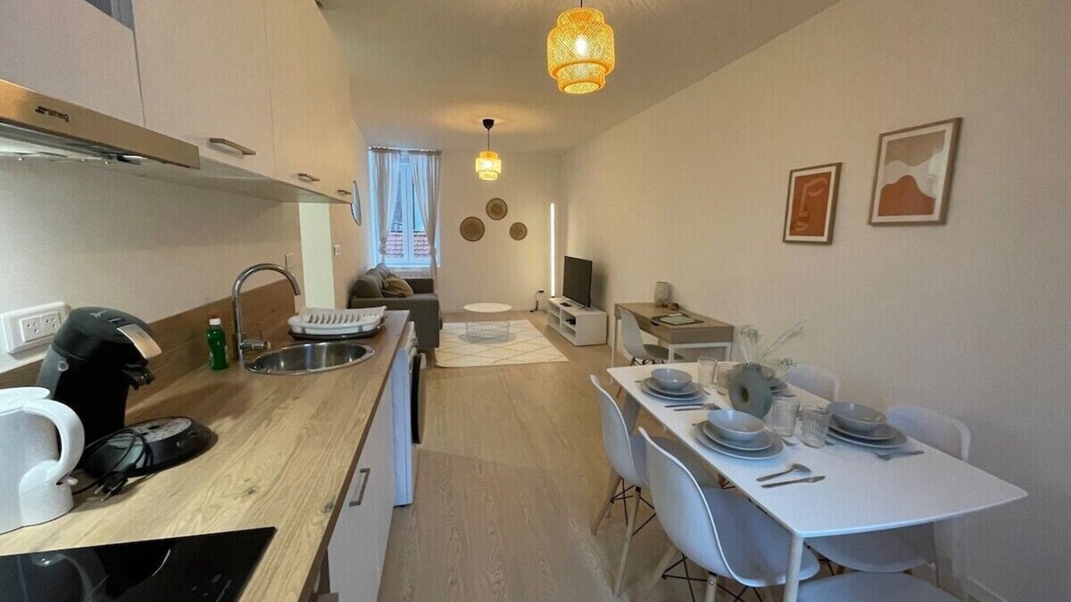 Roubaix Apartment | Apartment-Private Bathroom-Apartment