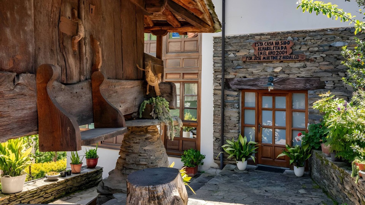 Cibuyo Apartment | Apartment 'Puente Del Narcea 3' with Mountain Views, Private Terrace and Wi-Fi