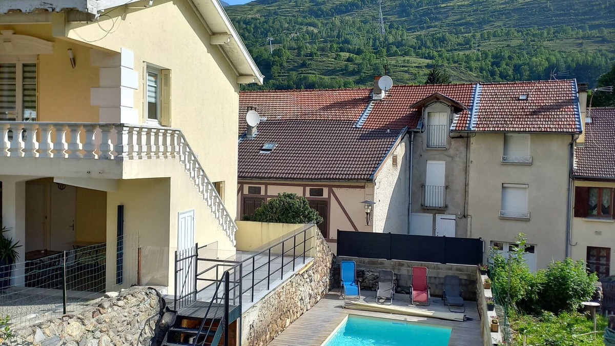 Luzenac Apartment | Apartment 'Pyrénées-Ariégeoises' with Mountain View, Shared Garden and Wi-Fi