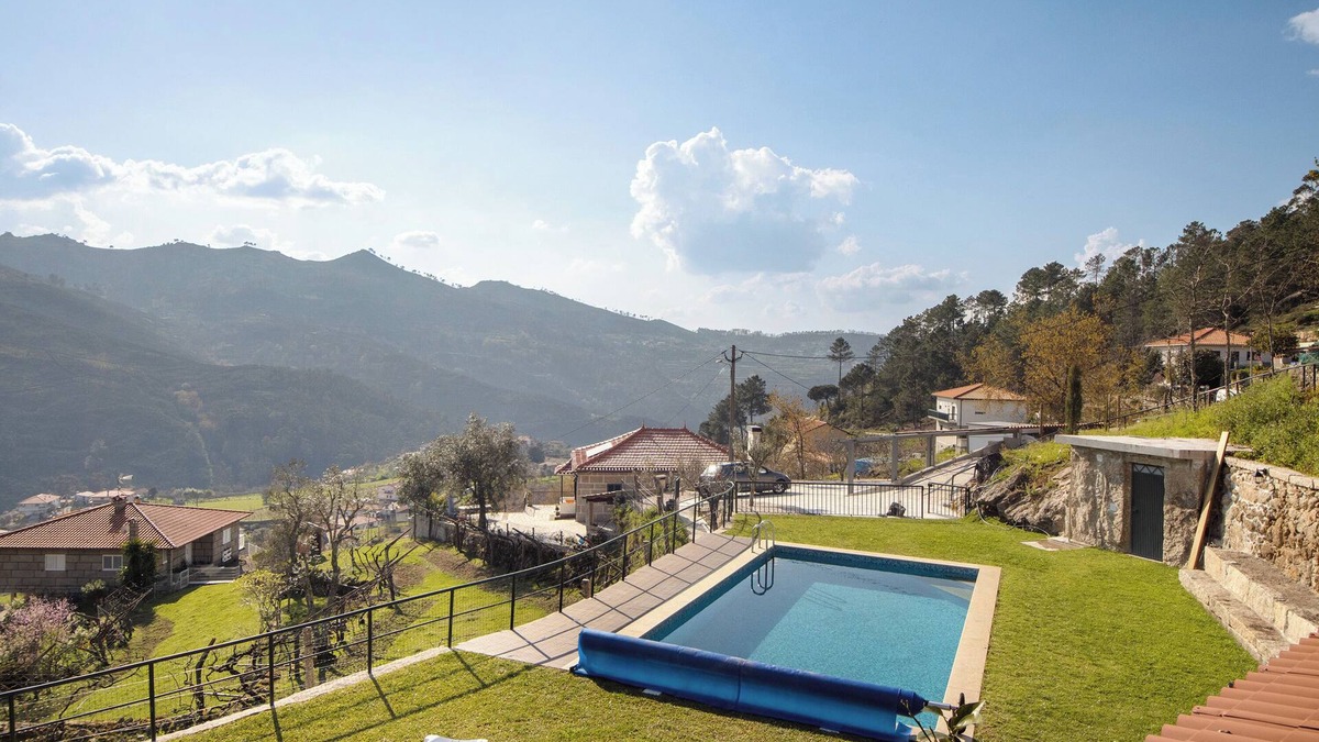 Resende Apartment | Apartment 'Quintinha De Pinouco' with Mountain View, Wi-Fi and Air Conditioning