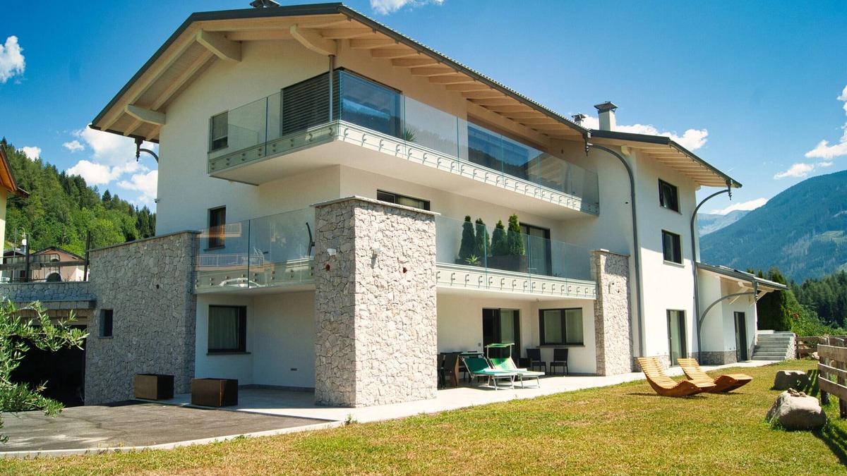 Bedollo Apartment | Apartment 'Relais Dolomiti' with Lake View, Private Terrace and Wi-Fi