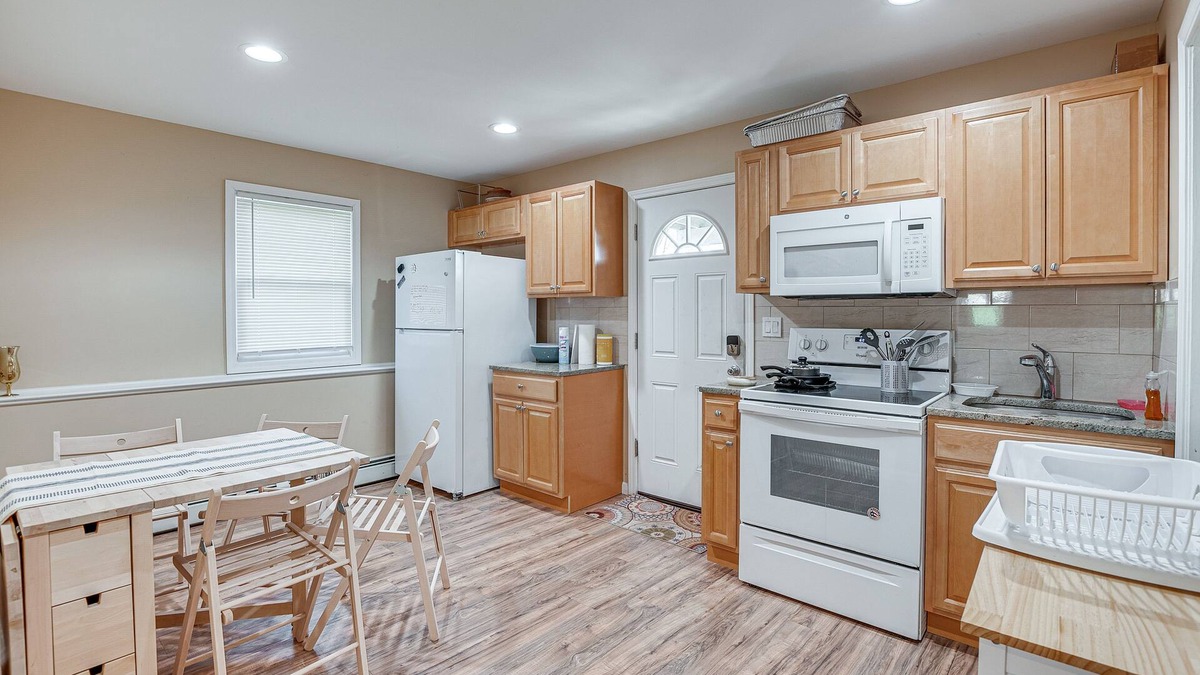 Valley Cottage Apartment | Apartment Rental: 2 Mi to Rockland Lake State Park