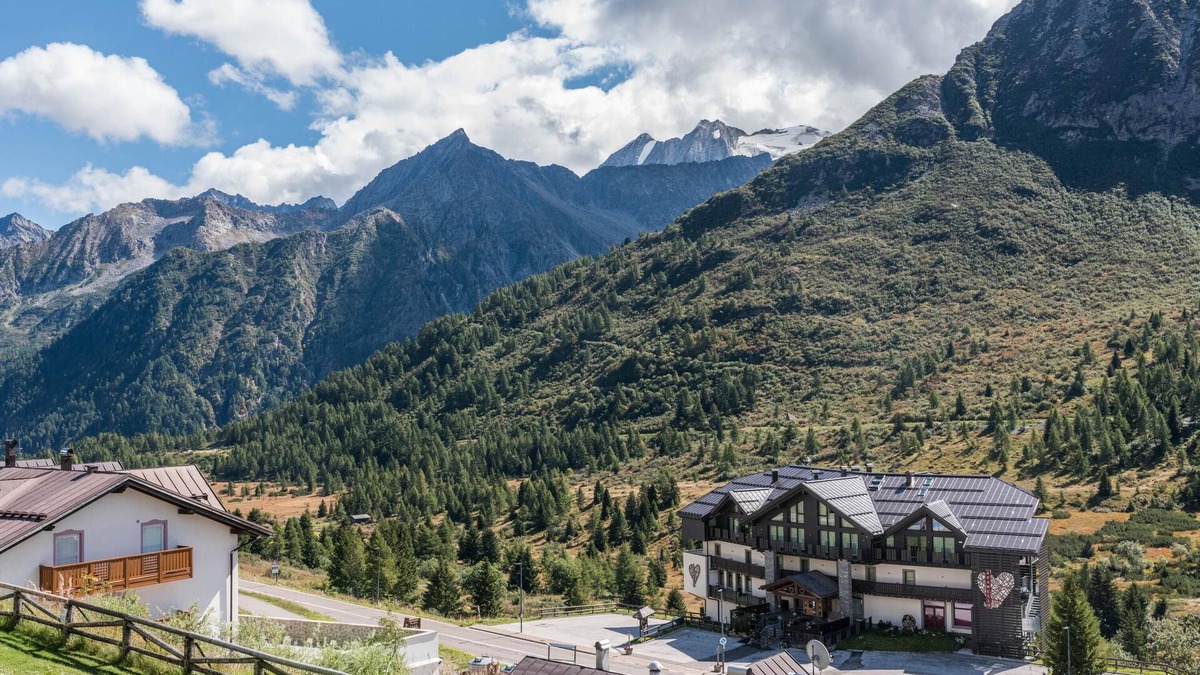 Passo del Tonale Apartment | Apartment 'Residence Tonale 3 Duplex' with Shared Garden, Balcony and Wi-Fi