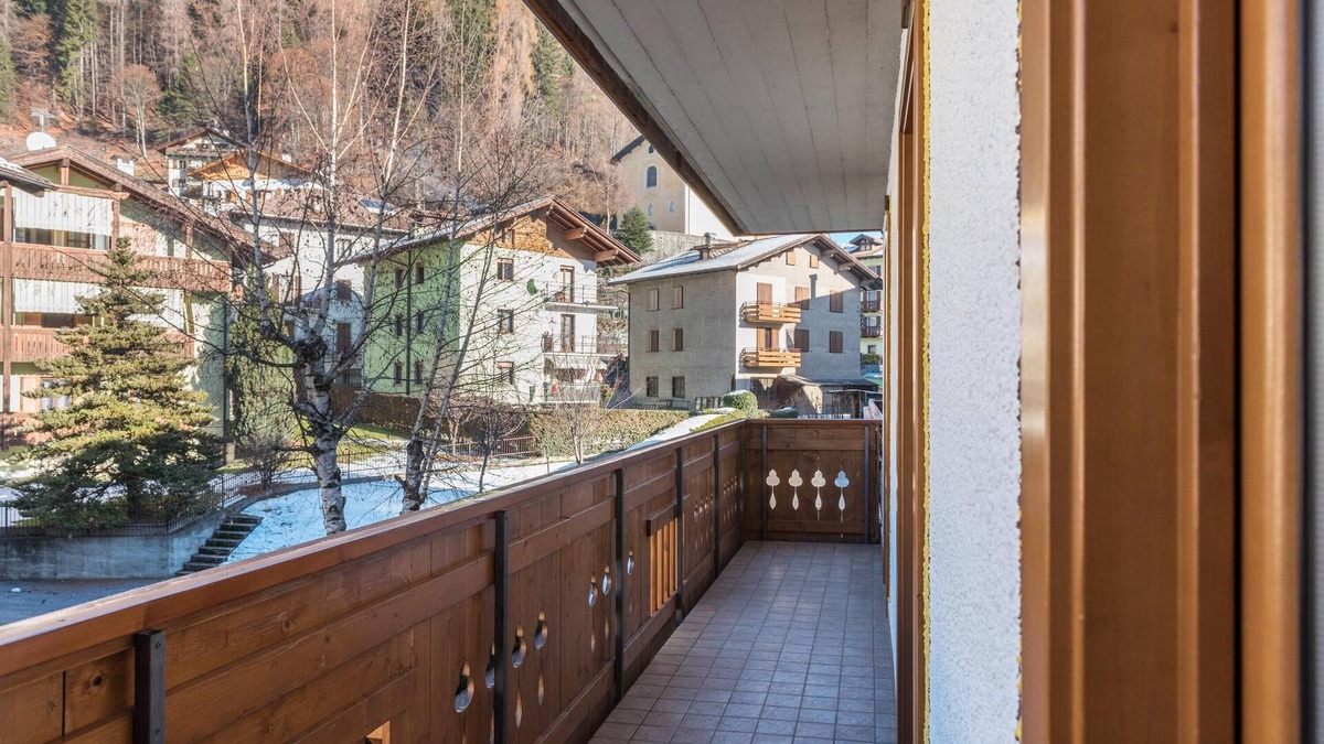 Carisolo Apartment | Apartment "Residence Park Imperator Quadri" with Mountain View, Wi-Fi & Garden