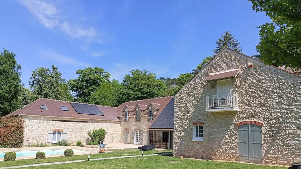 Ormoy-la-Riviere Apartment | Apartment 'Retraite Nature' with Shared Garden, Shared Pool and Wi-Fi