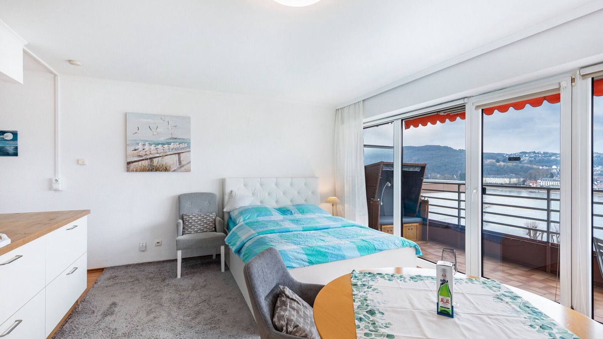Bad Hoenningen Apartment | Apartment 'Rhein 8' with Balcony and Wi-Fi