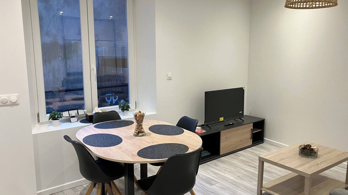 Pont-a-Mousson Apartment | Apartment right in the center of town in a quiet backyard