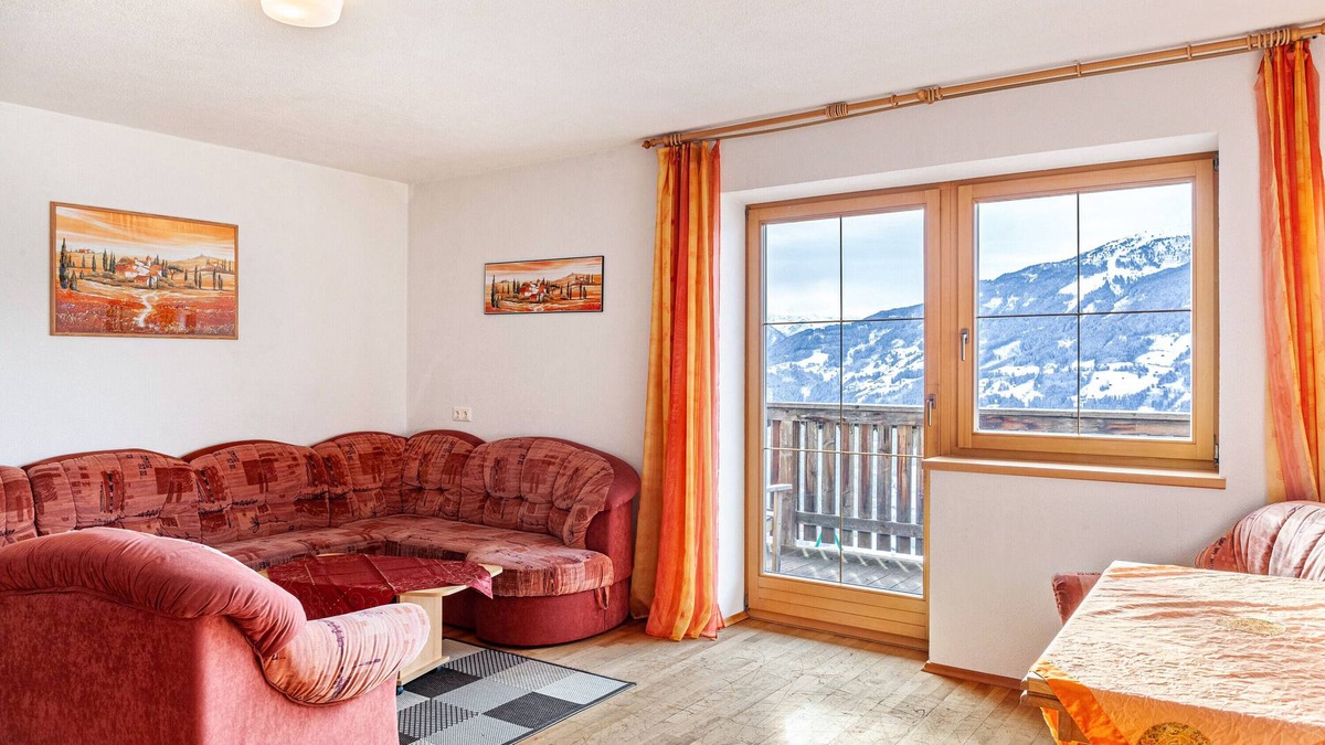 Gattererberg Apartment | Apartment "Rofanblick" with Mountain View, Wi-Fi & Balcony