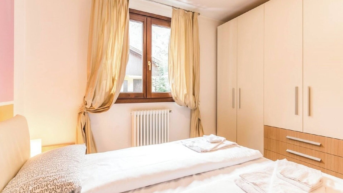 Carisolo Apartment | Apartment 'Rosa delle Dolomiti Bilocale1' with Mountain View & Shared Sauna