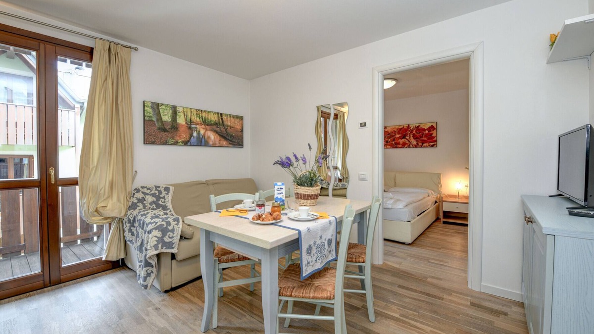 Carisolo Apartment | Apartment 'Rosa delle Dolomiti Bilocale2' with Mountain View and Wi-Fi