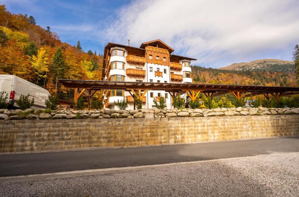 Horna Lehota Apartment | Apartment Rose Chopok 1100 m-on hiking trail-view-hot tub-sauna-view