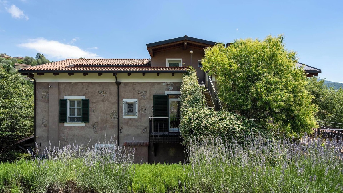 Garlenda Apartment | Apartment Rosmarino with Mountain View, Garden, Shared Pool and Wi-Fi