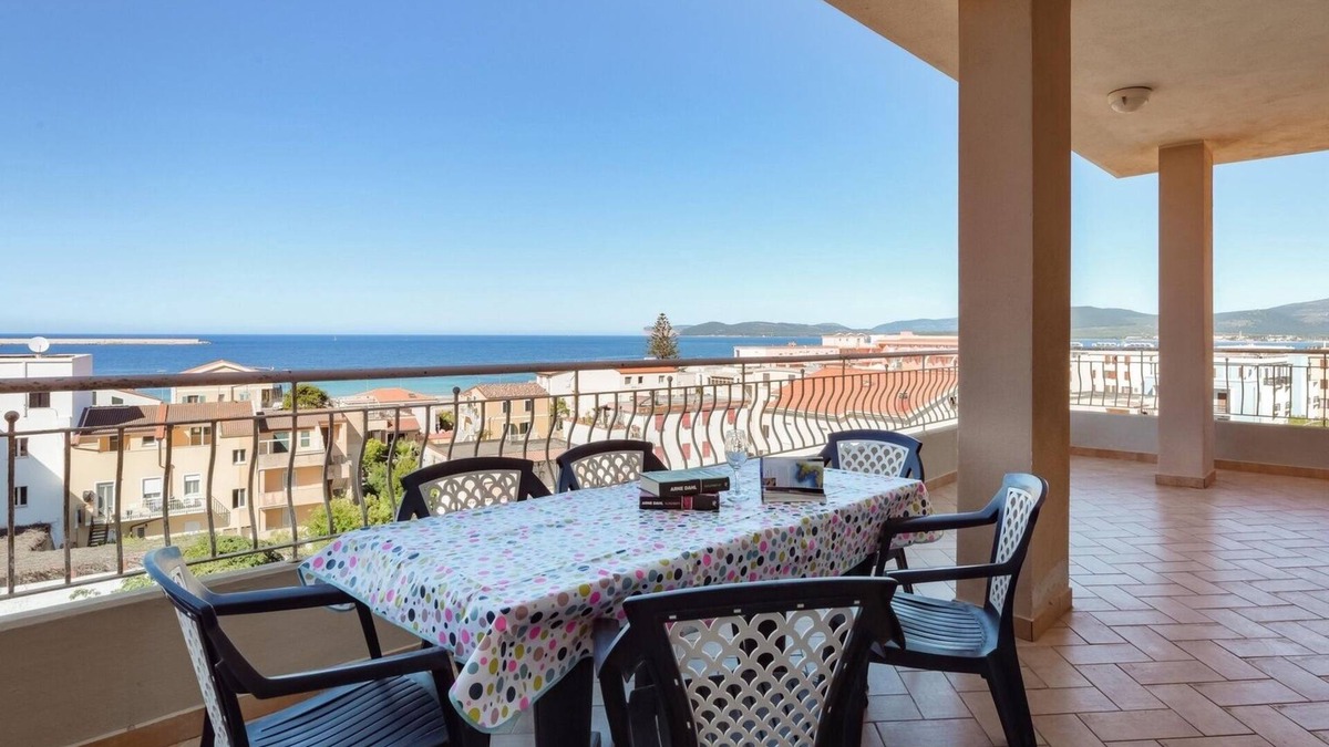 La Pietraia Apartment | Apartment Royal on the Beach with Sea View, A/C, Wi-Fi, Balcony & Terrace
