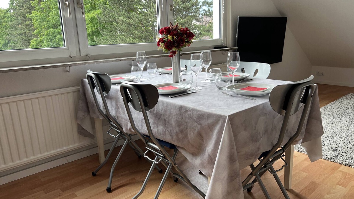 Stuttgart Apartment | Apartment 'Ruhige Wohnung Nahe Zentrum U Messe' with Private Pool
